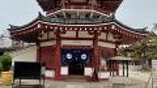 南大門のから入り、右側にある鐘楼