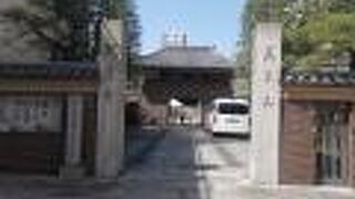 浅草の松が谷にある寺の中の一つです。