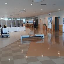 20階の展望室内。この時には生け花展示会もありました。