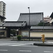 大きな寺院です