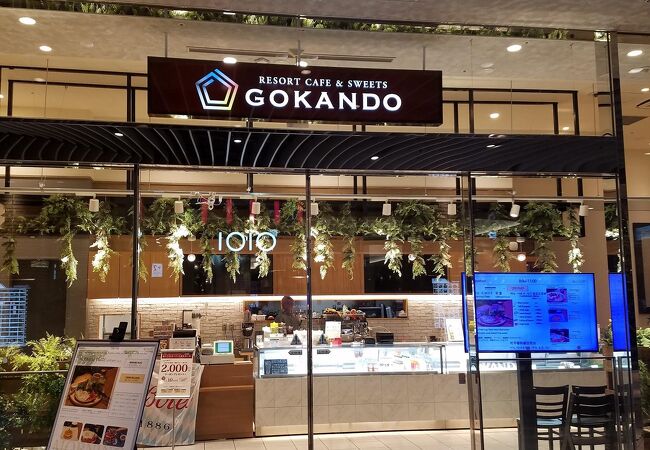 博多駅隣接のKITTEビル1階のお洒落カフェ