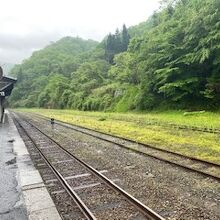 かつての賑わいを想像させる備後落合駅の広い構内