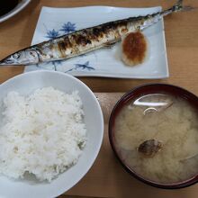 秋刀魚塩焼きは定食で