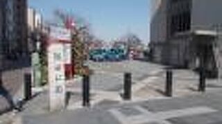 隅田川の河岸にある公園です。