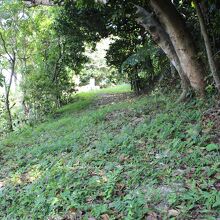 いにしえの雰囲気が漂う“石畳道”