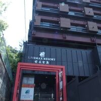 商店街から山側へと少し入ったところにあります。