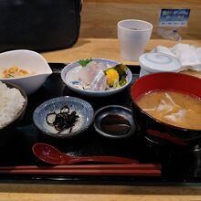 ご飯大盛、お代わり自由なのがうれしい。