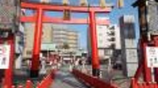 酉の市の時は昼夜とわずにぎわっています。