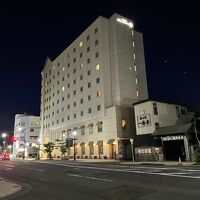 例によって？煌々とした外観