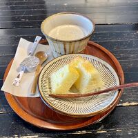 チェックインの時には、コーヒーとシフォンケーキ(*´∇｀*)