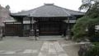 弘安５年（１２８２年）日蓮聖人の直弟子の中でも最長老の日昭聖人の庵室として開創しました。