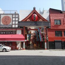 西側の入り口です。