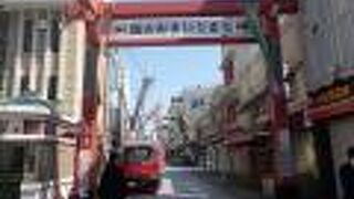 大木戸がある商店街です。