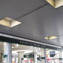 駅直結です。