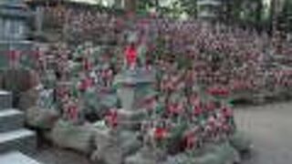 1000体以上の狐の石像