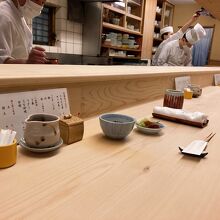 白木のカウンターは良いね＾＾