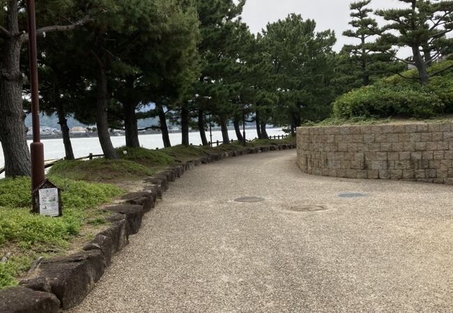 和歌の浦にある公園！長いビーチ＆駐車場のそばです