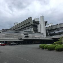 独特な外観の本館