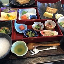 たくさんのおかずがあって嬉しい和朝食