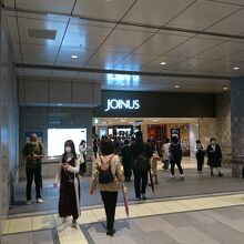 いつも人通りが多い商業施設