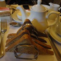 パリパリのトーストと紅茶