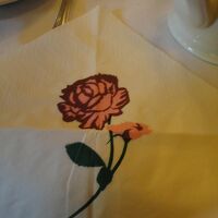 薔薇の紙ナプキン（レストランの名前が薔薇だから）