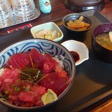 赤身とネギとろの丼