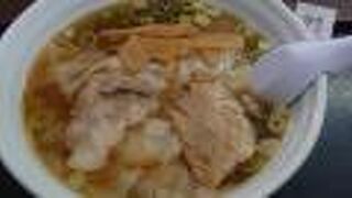 旨味のあるスープとプリプリの海老ワンタン