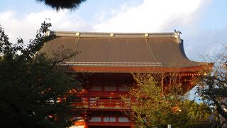 八坂神社の南側にある正門