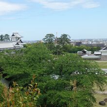 丑寅櫓跡から見た三の丸広場方面