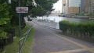 堂島川沿いの遊歩道