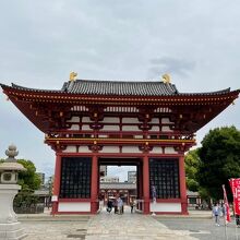 極楽門とも呼ばれている