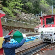 「大井川鐵道・井川線」：アプト式機関車の連結が見れます。