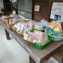 店先に野菜などがありました