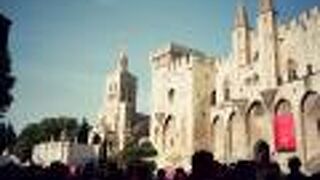 訪問時は演劇祭で賑わっていました。