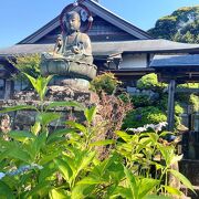 成田街道から奥まったところにあるお寺