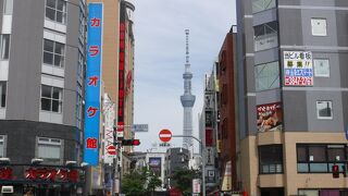 町中から見るツリーも素晴らしい