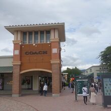 アウトレットの中でも便利な場所にあります