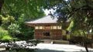 鐘楼門入って右側　曇華殿