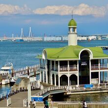 海に浮かぶ桟橋