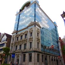 新旧が合体した建物