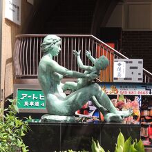 母性をくすぐる素敵な像でした