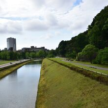 櫓跡から見るいもり堀