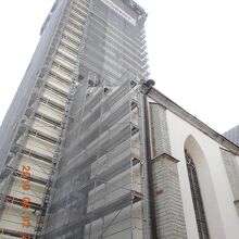 下から見上げると迫力があります