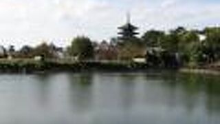 興福寺の五重塔を望むことができます