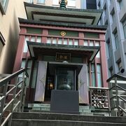 四角い建物