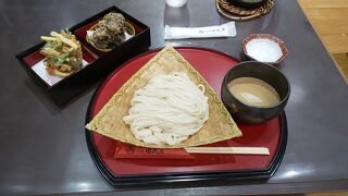 ゴマだれでいただくおいしい水沢うどん