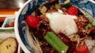 「温たまらん丼」と「黒さつま鶏ステーキ」を食しました