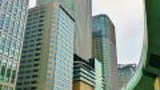 そびえ立つツインタワー　