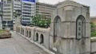 土佐堀川に架かる趣ある橋